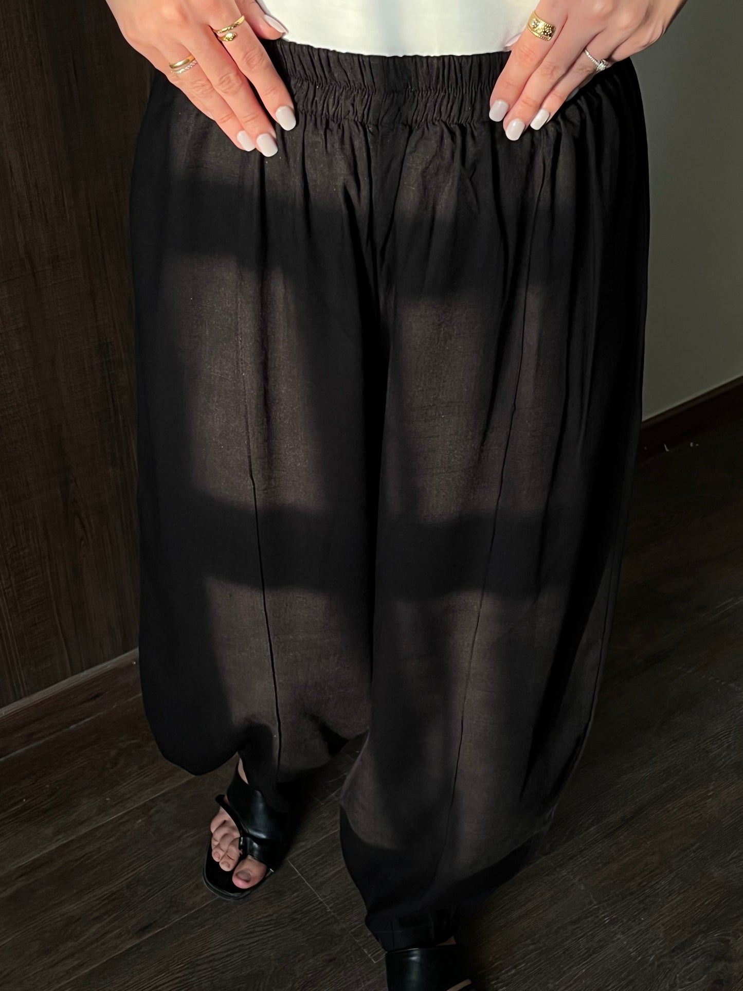 Black balloon linen pants