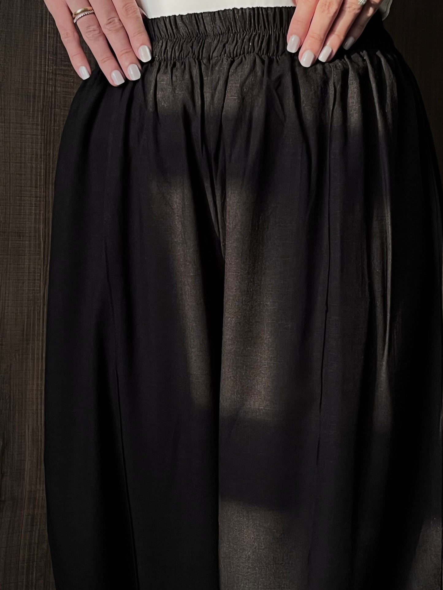Black balloon linen pants
